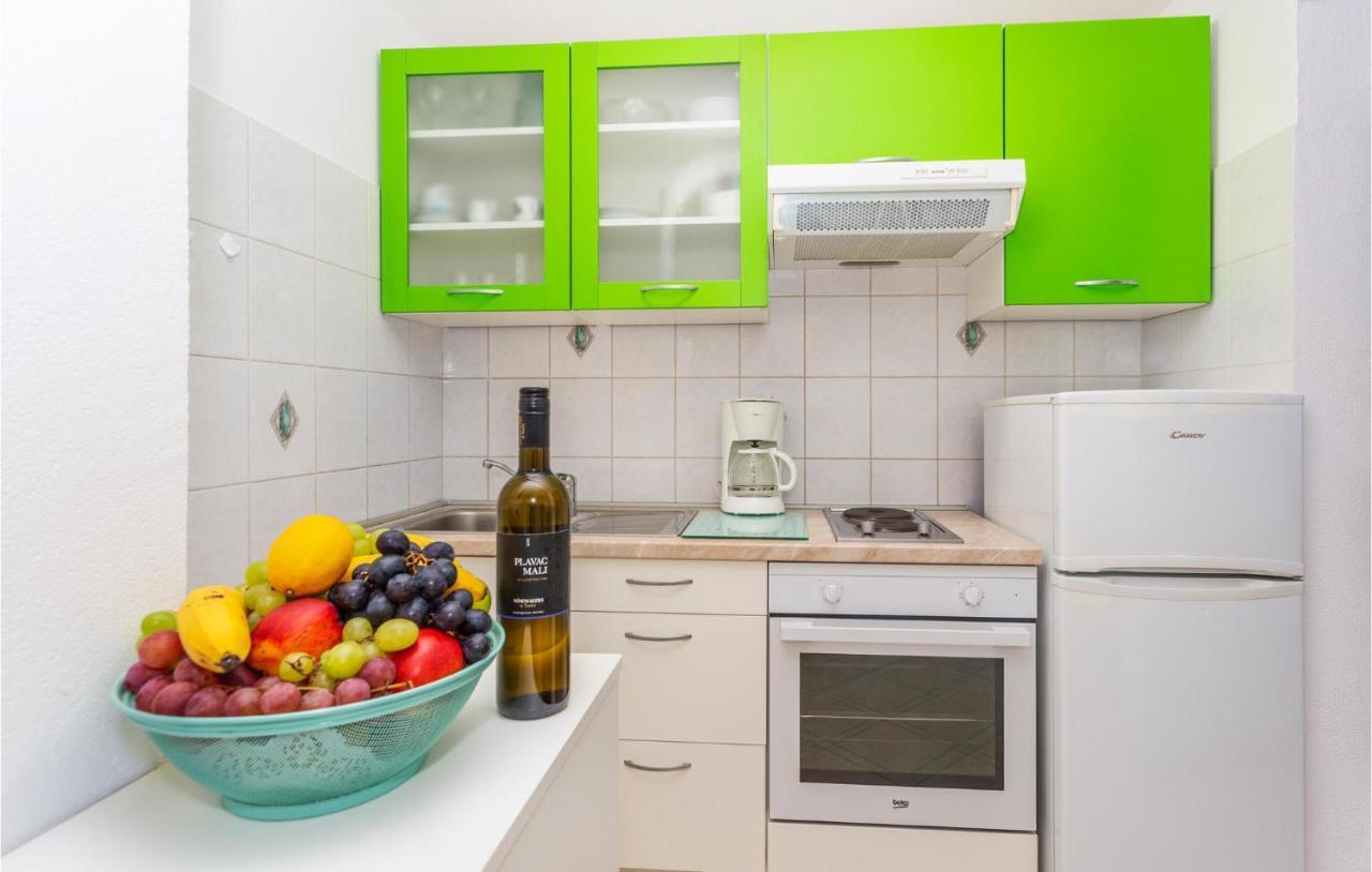 2 Bedroom Cozy Apartment In Omisalj Luaran gambar
